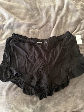 NWT ardene  Black mini shorts with ruffle size XL
